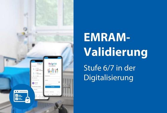 EMRAM-Valididerung, links ein Bild eines Patientenbetts und im Vordergrund die Patientenapp auf dem Handy.